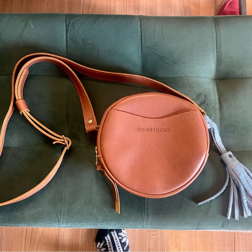 Portland Leather Circle Crossbody Bag - Honey